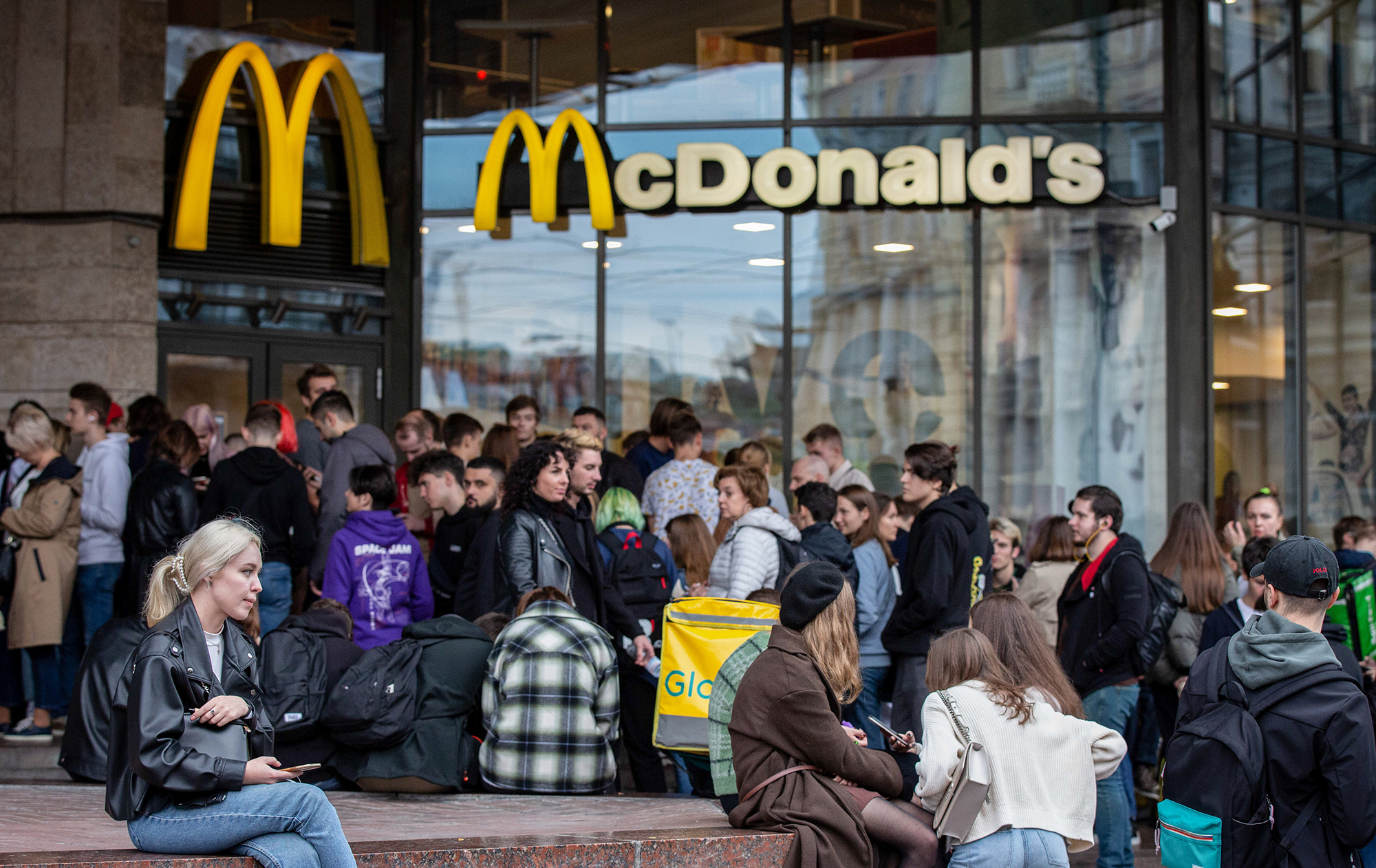 Бронь для сотрудников и планы на 500 заведений: как работает "МакДональдз" во время войны